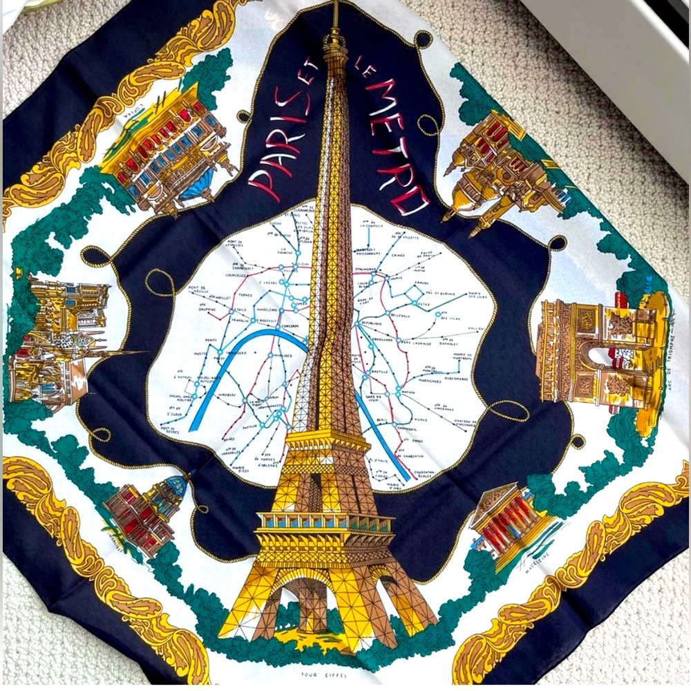 🇫🇷 EUC J. Mico Sancho Paris France Scarf
Vintage c 1990s 30” Square